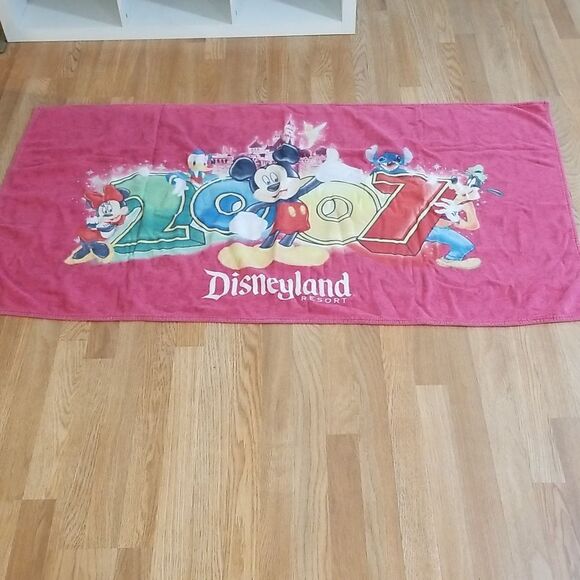 Vintage 2007  Disneyland Exclusive resort  Beach Towel  Large - Picture 1 of 10
